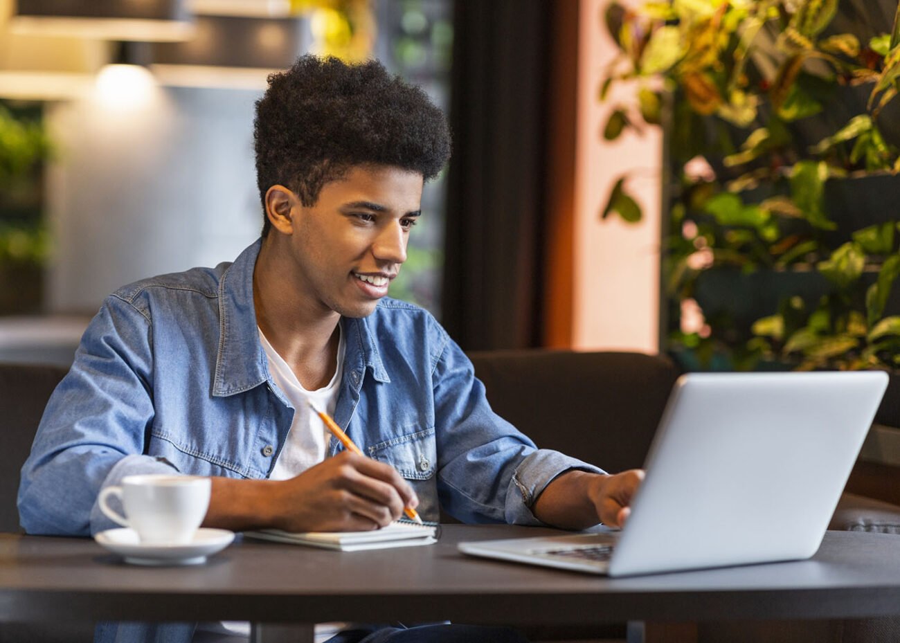 Primeiro Emprego em 2025: ONGs com Vagas Abertas para Jovens Sem Experiência